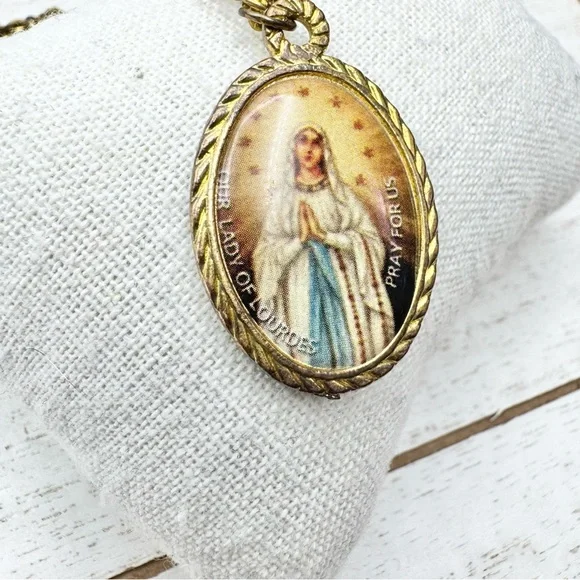 Vintage Our Lady of Lourdes Virgin Mary Pendant Necklace Medal Catholic - Picture 2 of 14